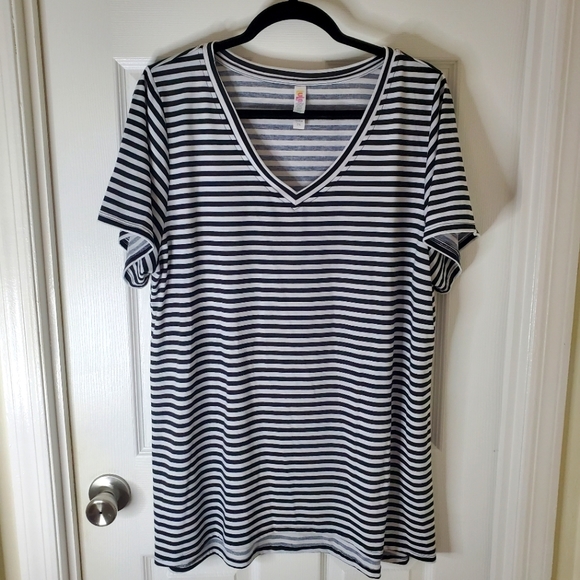 LuLaRoe Tops - 🌻4 for $25🌻Lularoe Plus Size Top